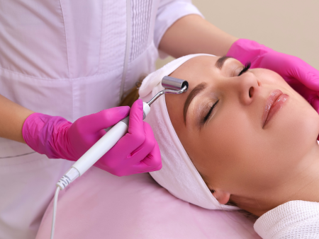 Hydrating Facial + Galvanic Hot on Sale