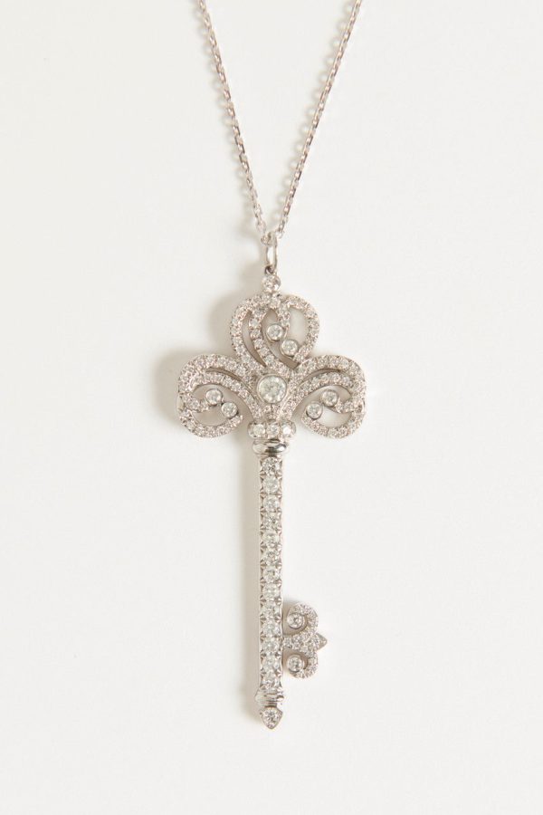 Platinum Enchant Heart Key Pendant Preowned Necklace Online Hot Sale